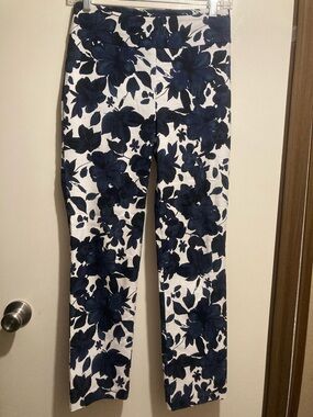 Joseph Ribkoff White and Navy Floral Straight-Leg Pants